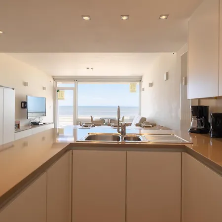 Luxury Family With Seaview And Jacuzzi Bathtub T48