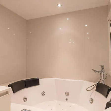 Luxury Family With Seaview And Jacuzzi Bathtub T48 Apartment