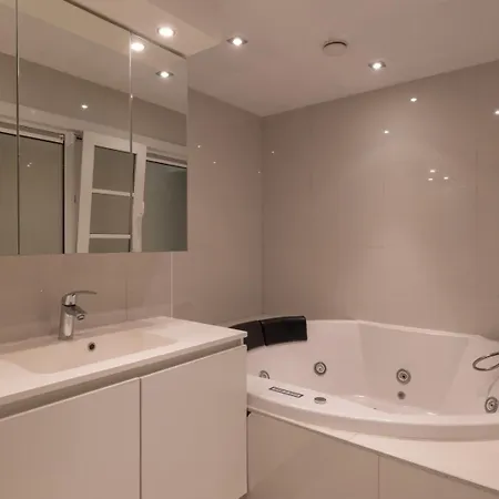 Luxury Family With Seaview And Jacuzzi Bathtub T48 *